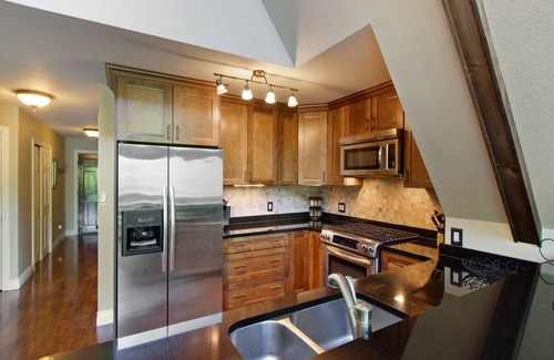 Saratoga Springs House | Family and Dog Friendly Home near historic racetrack and downtown w/a fire pit.
