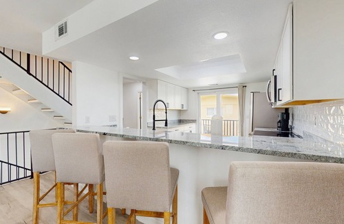 Treasure Island House | Family and dog friendly, steps to the Gulf and beaches, shared putting green, AC