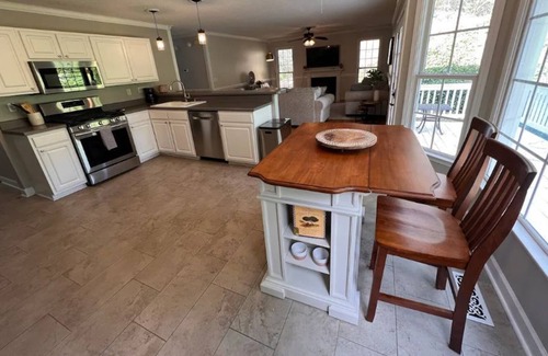 Royal Pines House | Family and friends forest getaway close to DT