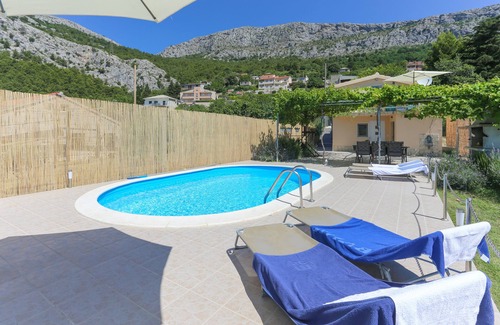 Solin Cottage | FAMILY AND PET FRENDLY HOLIDAY HOME
