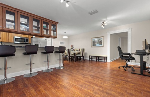 Clearwater House | Family and pet friendly. Dedicated work station with local attractions.