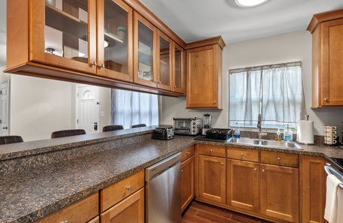 Clearwater House | Family and pet friendly. Dedicated work station with local attractions.