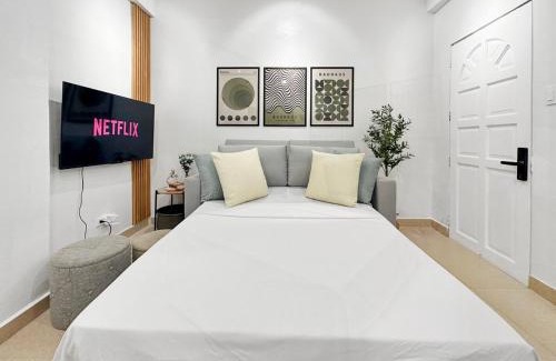 Manoc-Manoc Apartment | Family Apartment By The Beach with Kitchen Netflix Station 3 Beachfront