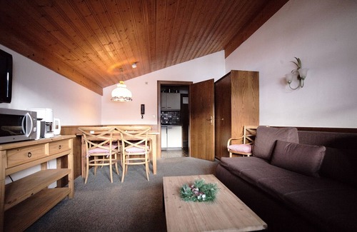 Entfelden Apartment | Family apartment in a fantastic location right on the trail