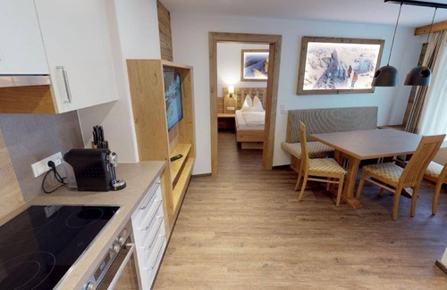 Heiligenblut Bed & Breakfast | Family apartment - Pension-Appartements Bergkristall