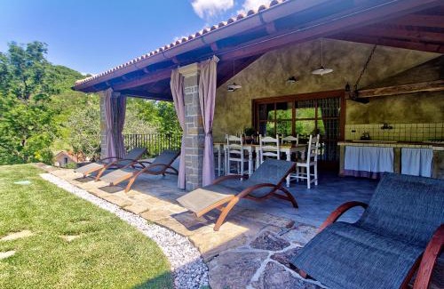 Hrastovlje Apartment | Family Apartment Rihter