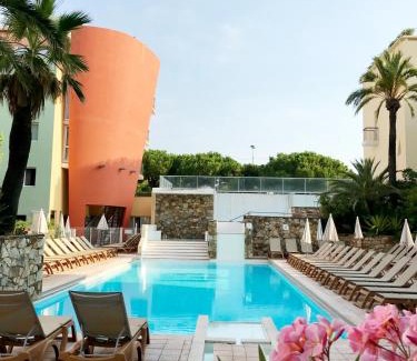 Antibes City Centre Apartment | Family apartment - terrace - parking - 4-5 people
