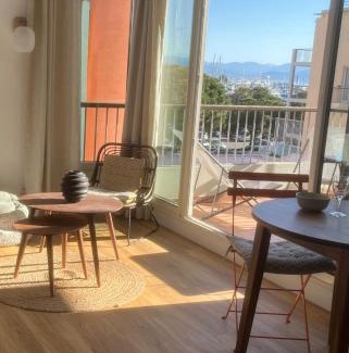Antibes City Centre Apartment | Family apartment - terrace - parking - 4-5 people
