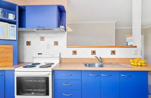 Wharewaka Cottage | Family at Wharewaka - Wharewaka Holiday Home