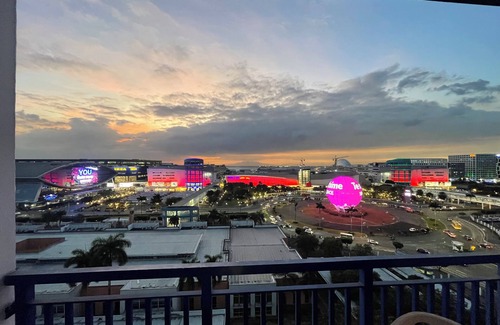 Barangay 76 Condo | Family/Barkada Room 6-10 pax Mall of Asia view Sea Residences