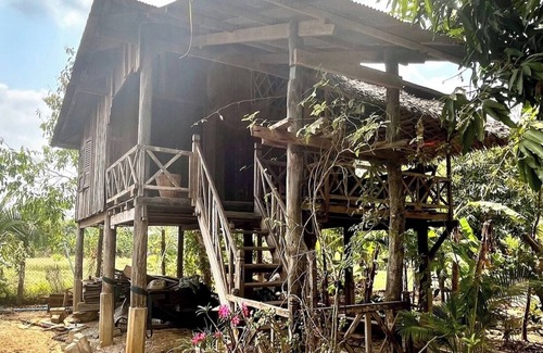 Banan House | Family Batcave Homestay