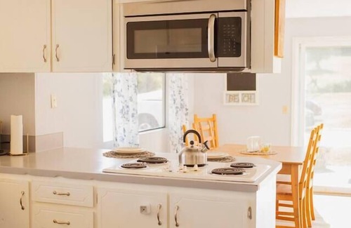 Lummi Island House | Family Beach Home-Walk to the Ferry, Store, Cafe!