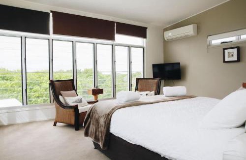 Twin Waters House | Family Beach House at Twin Waters Resort