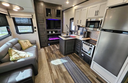 Port Bolivar House | Family Beach RV-Cruiser Aire 5th Wheel - Sleeps 7