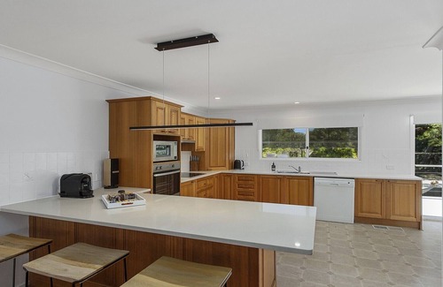 Ettalong Beach House | FAMILY BEACHHOUSE - WATERFRONT ETTALONG BEACH
