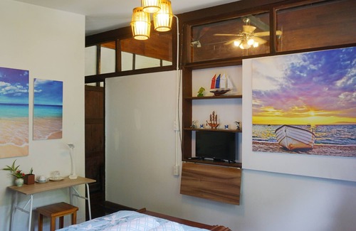 Samsen Nai Cabin | Family Boutique Rooms Near Victory Monument BTS Station