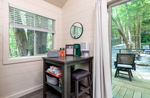 Balsam Grove Cabin | Family Bunk Glamping Cabin - Can't Bear To Leave