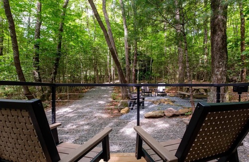 Balsam Grove Cabin | Family Bunk Glamping Cabin - Can't Bear To Leave