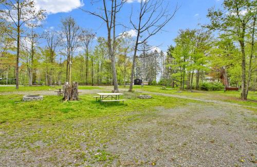 Wellsboro Hotel | Family Cabin full bath