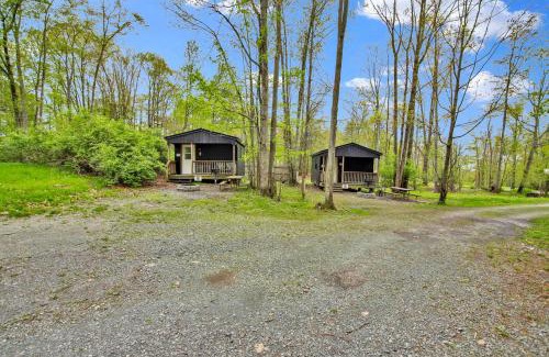 Wellsboro Hotel | Family Cabin full bath