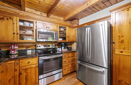 Gatlinburg Cabin | Family Cabin - Private Hot Tub, Game Rm, Disc Golf, Pets