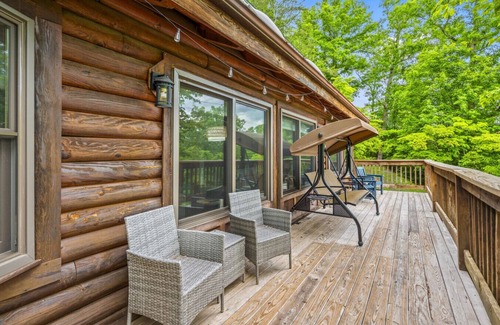 Gatlinburg Cabin | Family Cabin - Private Hot Tub, Game Rm, Disc Golf, Pets