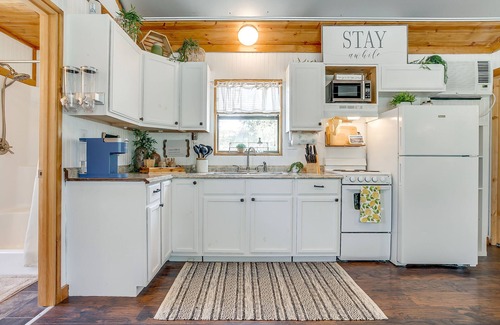 Paluxy Cabin | Family Cabin Suites on Ranch: Hot Tub, Fire Pits, Fishing