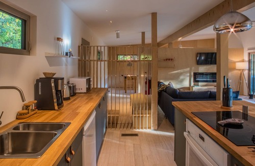 Wears Valley Cabin | Family Cabin w/Hot Tub/Mountain View/Firepit/Corn Hole/Arcade/Foosball/Secluded