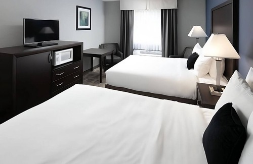 Sequim Resort | Family-Centric Units Near Olympic State Park! Queen Beds,Pool, Picnic Area