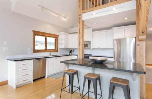 Nicklaus North House | Family Chalet, Golf Course, Hot Tub, BBQ, Garden