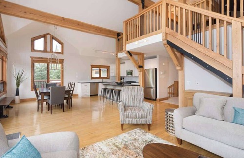 Nicklaus North House | Family Chalet, Golf Course, Hot Tub, BBQ, Garden