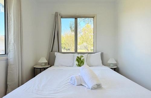 Acacia Ridge Villa | Family Comfort Modern 3BR Retreat