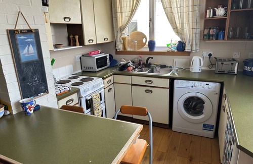 Ardrishaig House | Family Cottage by the Crinan Canal, handy for whisky, golf and standing stones.