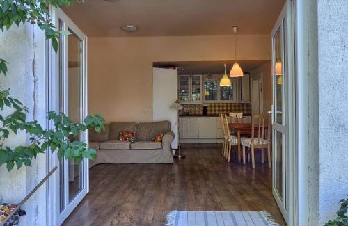 Gardony House | Family Cottage
