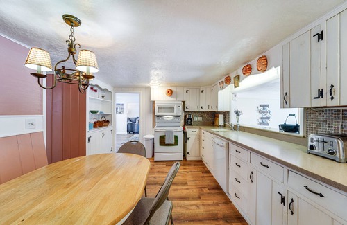 Chaumont Cottage | Family Cottage on Chaumont Bay, Walk to Downtown
