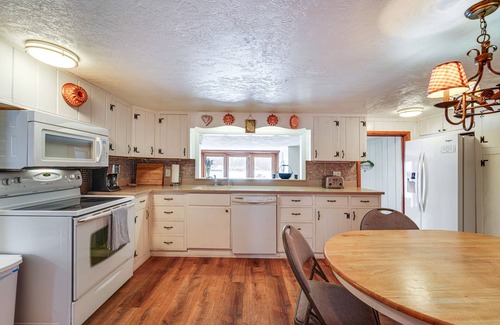 Chaumont Cottage | Family Cottage on Chaumont Bay, Walk to Downtown