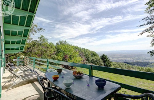 Arcon Cottage | Family cottage with fireplace, terrace and garden - Pets allowed