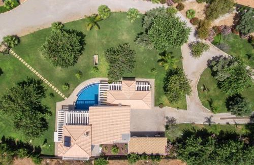 Pao Branco House | Family Country House