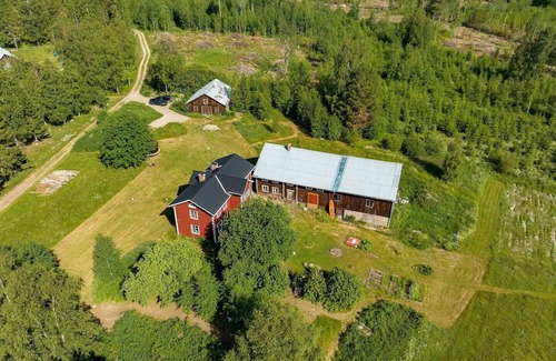 Bjuraker House | Family country house near a lake