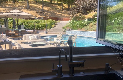 San Anselmo House | Family Destination - Private Acre in Ross - Heated Pool & Sport Court