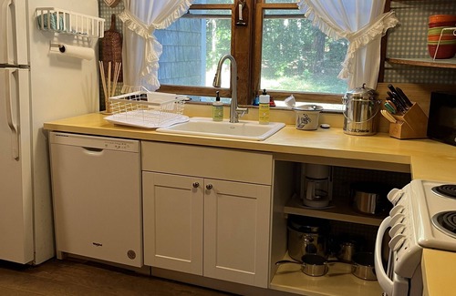 East Chop House | Family & dog friendly; walk to beach, cliff, town, ferries, all bedrooms w/AC
