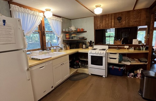 East Chop House | Family & dog friendly; walk to beach, cliff, town, ferries, all bedrooms w/AC