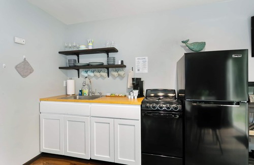 Grayland Hotel | Family Escape | Hot Tub | Pets OK! | Pickleball
