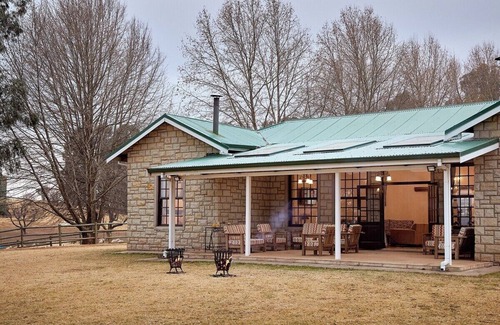 Drakensberg Gardens Cottage | Family Escape | Pet-Friendly Mountain Stay