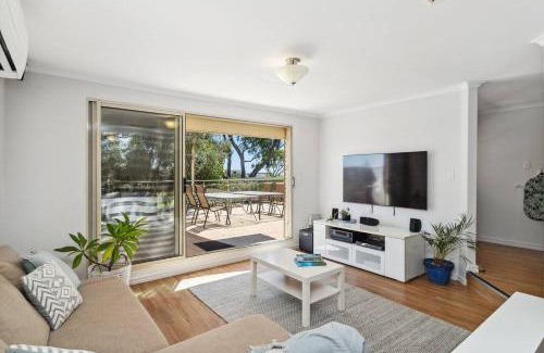 Silver Sands House | Family Escape Walk To Beach Park Views
