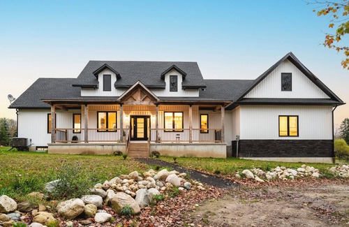 West Grey House | Family Farm house Resort