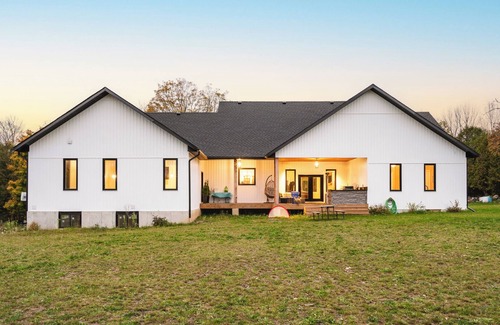 West Grey House | Family Farm house Resort