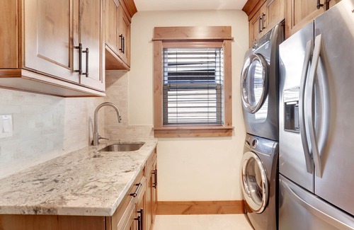 Ronald House | FAMILY FOCUSED LUXURY LOCATED IN ROSLYN RIDGE NEAR SUNCADIA