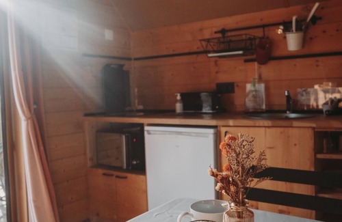 Sainte-Honorine-de-Ducy Apartment | Family lodge with terrace juno