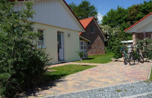 Pelzerhaken House | family-friendly, comfortable accommodation, 2 terraces, 200 m to the beach